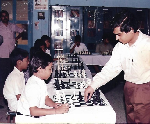 Paying against GM Sasikiran in one of his Simul.